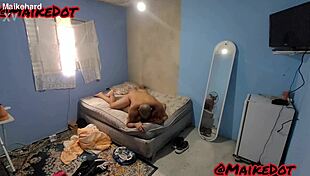 Demolindo a cabana do pica-pau vermelho!