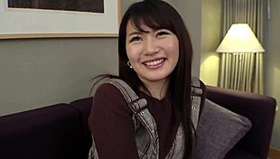 I tease the cute apprentice beautician with slippery oil sex