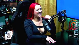 bia arches on table for hot presenter 😏🔥