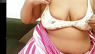 i can't stop admiring this indian bhabhi's big tits from kolkata