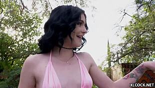 Slutty Rosalyn Sphinx works a BBC!