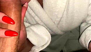 i suckd the clients big dik in the hotel as the maid