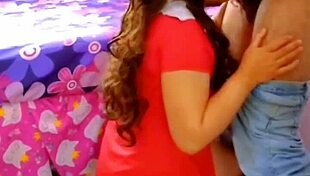 يا، ابنتي الزوجية اللطيفة رأتنا ننيك وتريد الانضمام للمتعة 😏