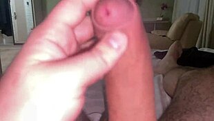 i suckd the clients big dik in the hotel as the maid