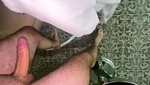 i suckd the clients big dik in the hotel as the maid