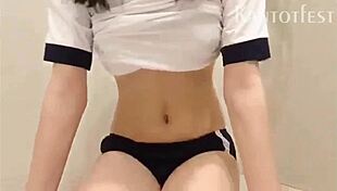 Very Sexy Teen Pinay Fingering Her Cute Pussy!