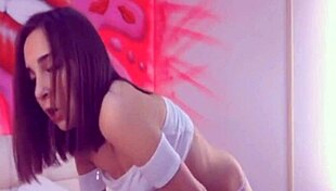 i found my sexy classmate squirting on webcam 😏