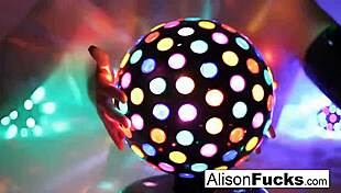 Сексуальная большая сисястая Alison Tyler зажигает диско и дразнит в клубе своими движениями