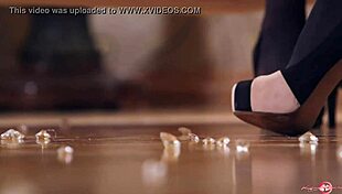 Blonde and brunette babes rip clothes while kissing in lesbian triple