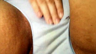 Hey, tengok teman wanita Filipina saya solo dengan main pepek ketat!