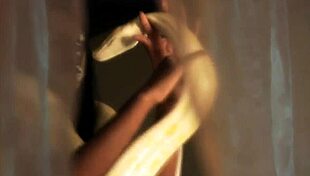 Brunette Indian Babe in Solo Scene