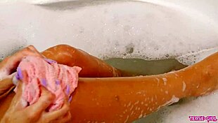 Super hot college student flaunts perfect pussy in bath. She’s teasing with every move.