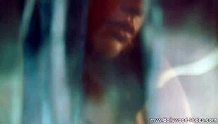 Brunette Indian Babe in Solo Scene