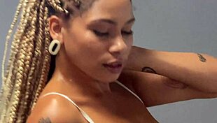 Giovana Bombom Teaches Solo Masturbation With Toys