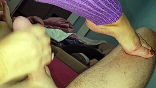 I cum inside my wife and wipe my dick on her soles