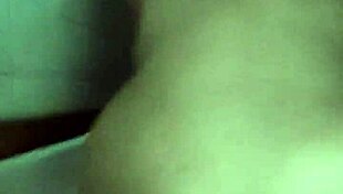 Grabo a Mi Madrastra Cachonda Mientras Se Baña Milf