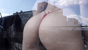 נערה מארגנטינה מתחילה עם התחת הגדול שלה בפעולה זין מפלצתי אינטנסיבית