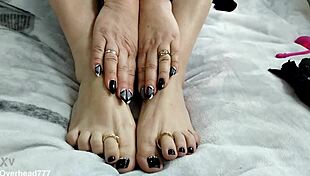 Hey, wanna see charming Russian milf AimeeParadise show off her sexy foot fetish?