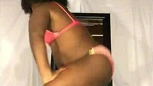 Watch this sexy crossdresser twerk her ass!