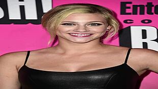 lily reinhart jerk off challenge?