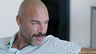 Cheerleader Alexis Tae With Boyfriend's Dad