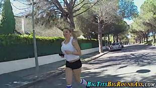 Babe bounces big tits while giving blowjob with bubble butt action 😍