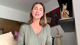 Cómo lamer coño - profesora real muestra trucos sexuales