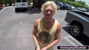 Blonde muscle surfer dude chats about his bodybuilder life 💪