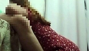 mi amigo me debia plata y me cobre cogiendome a su jefa