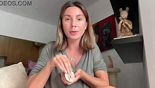 How to lick pussy - real teacher shows sex tricks