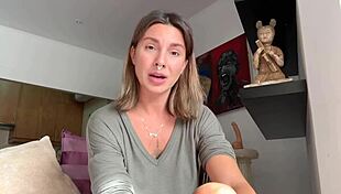 Cómo lamer coño - profesora real muestra trucos sexuales