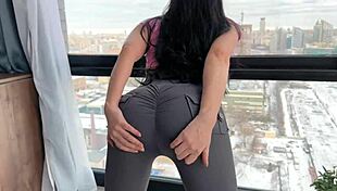 Nechám tě třít mou kundičku svým ptákem, ale bez průniku, s krásnýma hnědýma očima a těsnou kundičkou v domácím misionáři