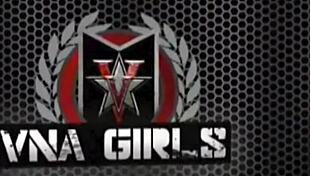 Maxine X用曲线身材在内衣和高跟鞋中主导激烈会话