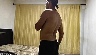 esposa infiel se folla al amigo mientras el cornudo trabaja en casa