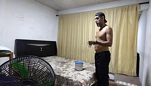 esposa infiel se folla al amigo mientras el cornudo trabaja en casa