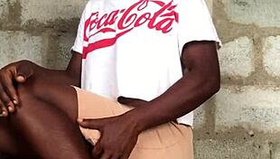 Tips for Avoiding Body Odor in Short Skirts