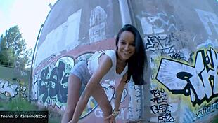 Hey, wanna see this wonderful brunette ride hard outdoors? I’m telling ya, her squirting skills will blow your mind!