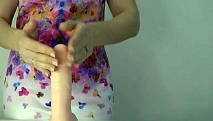 Anna Sky gives a lingam massage in her homemade video