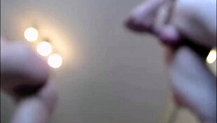 Cam star takes a hardcore pussyfucking