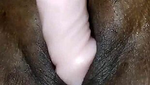 ninfomana caliente usa vibrador para sacar su leche