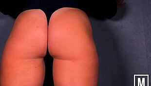 i'm playin with juicy booty and suckin huge dildo solo homemade