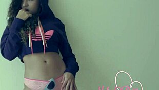 i m yours - melody petite 18+