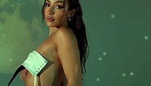 Sisi Rose Poses Big Ass in Lingerie