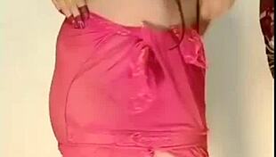 i can't believe i'm watching this pakistani girl striptease nude mujra, it's so arousing