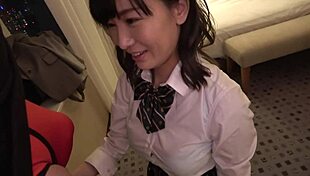 สาวสมัครเล่นว่ายน้ำสั่นหน้าอกใหญ่ระหว่างเย็ดดิบ รู้สึกดีจนครีมพายโดยบังเอิญในท่าขี่ควยสุดยอด