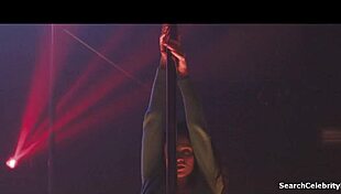 Сара Хэй идет топлес в Флеш энд Боун 2014-2015