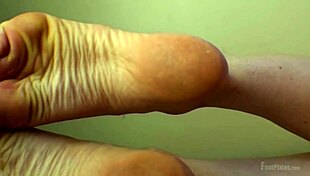 Footpixies Networks Sample Featuring Feet and Ass Spreading