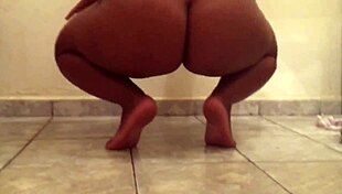 Mulata gets naked dancing fank 😏