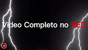 Saya pergi memprovokasi lelaki nakal tapi dia tak boleh tahan, kongkek pepek saya di tiang dan pancut dalam