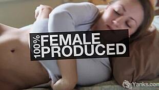 yanks turquoise fingers her wet hairy beaver to climax 😍